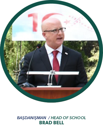 Ba dan man / Head of School BRAD BEL