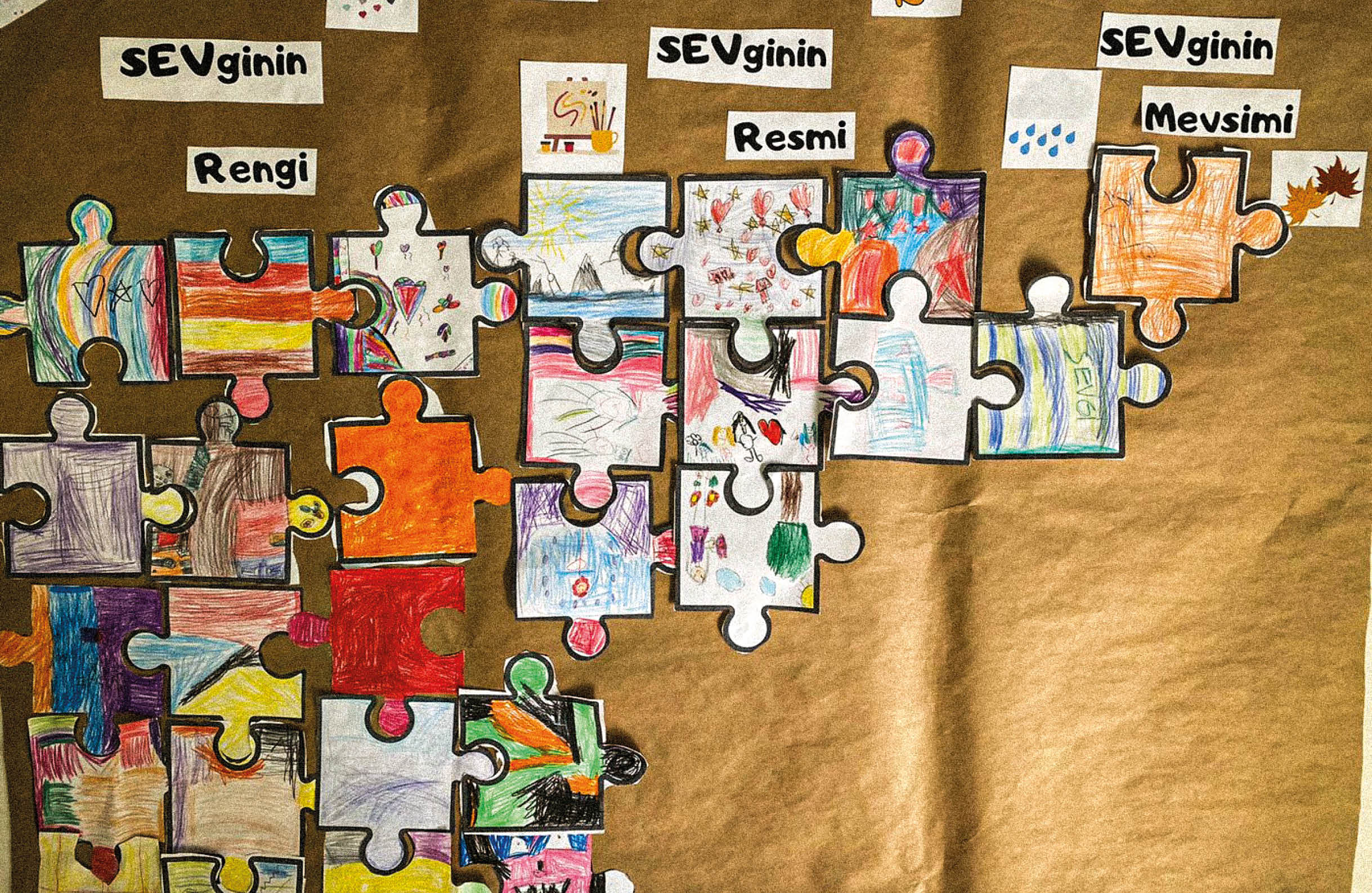 A large piece of paper is covered in puzzle pieces, each with a different picture. The puzzle pieces are arranged in a way that forms the word “SEVEN". Yapay zeka ile olu turulmu  i erik